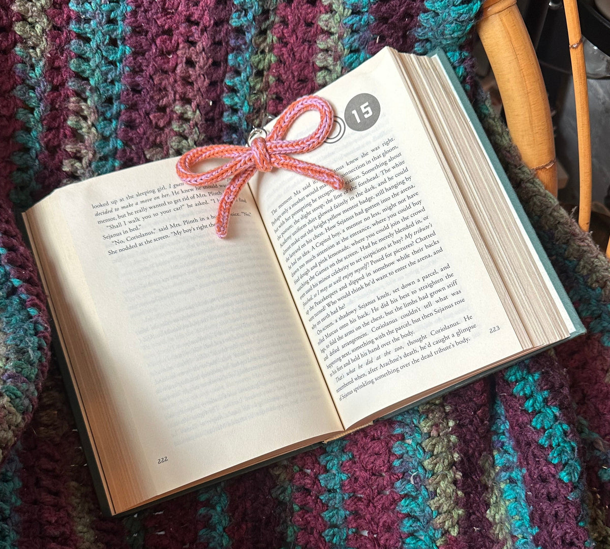 OMBRE KNIT BOW CHARM ACCESSORY ON PHONE AND BOOK COLLABORATION  WITH BYKARYA AS BOOKMARK CHARM